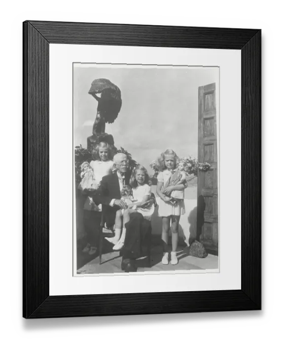 Framed Print : King Gustaf V with His Great Grandchildren Framed Print : King Gustaf V with His Great Grandchildren