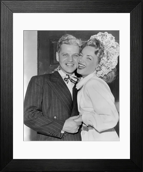 Framed Print : Carmen Miranda and Husband David Alfred Sebastian Framed Print : Carmen Miranda and Husband David Alfred Sebastian