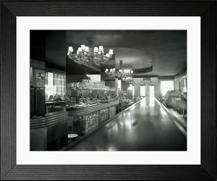 Framed Print : Longchamps Deserted Bar Framed Print : Longchamps Deserted Bar