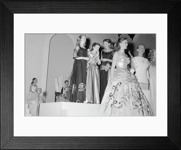Framed Print : Beauty Pageant Contestant Crying Framed Print : Beauty Pageant Contestant Crying