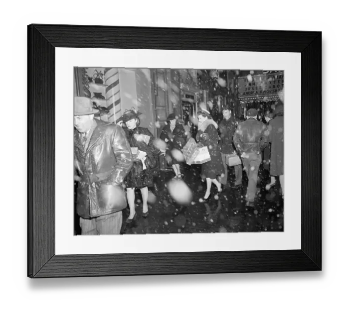 Framed Print : Snow Fall In New York At Christmass Framed Print : Snow Fall In New York At Christmass