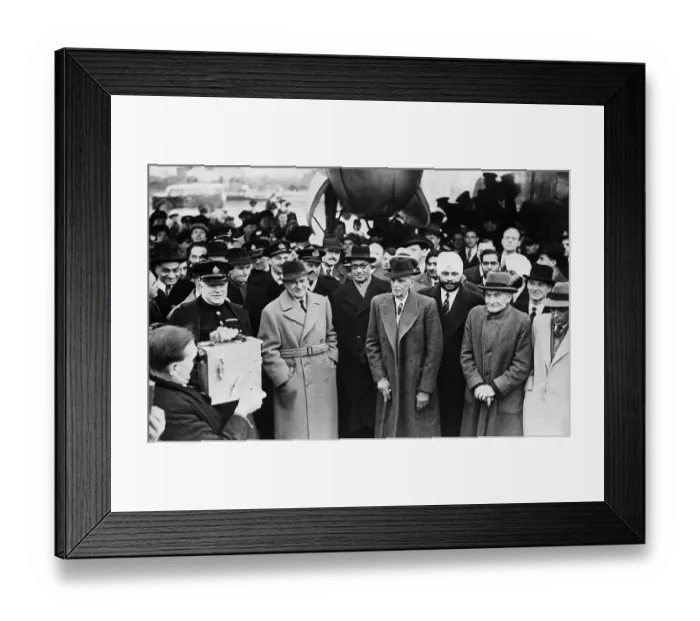 Framed Print : Indian Leaders in London for Round-Table Framed Print : Indian Leaders in London for Round-Table