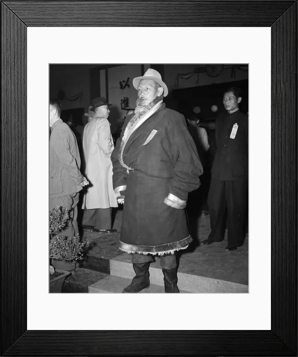 Framed Print : Chiang Kai-Shek At Sun Yat-Sen'S Tomb Framed Print : Chiang Kai-Shek At Sun Yat-Sen'S Tomb