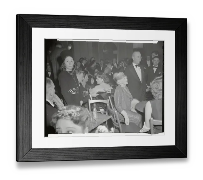 Framed Print : Mrs. Cornelius Vandrebilt and Schuyler Parsons Framed Print : Mrs. Cornelius Vandrebilt and Schuyler Parsons