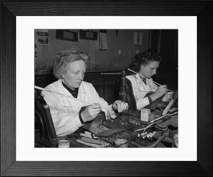 Framed Print : Suzanne Gripoix Working on a Necklace