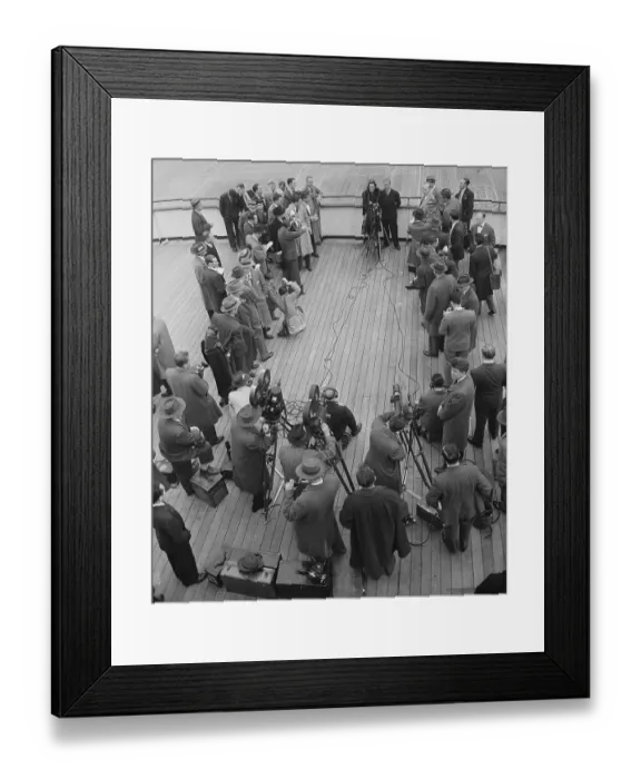Framed Print : Photographers Shoot Duke and Duchess of Windsor Framed Print : Photographers Shoot Duke and Duchess of Windsor