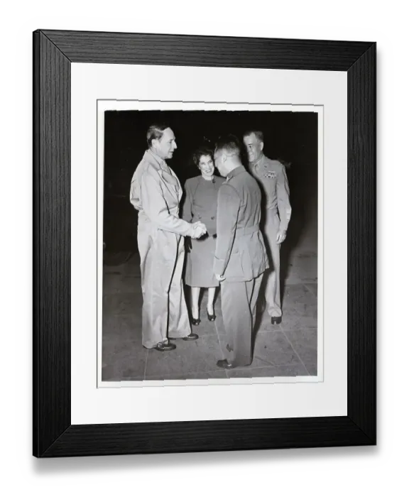 Framed Print : General Douglas MacArthur Handshaking with Lieutenant General Chu Shih-Ming Framed Print : General Douglas MacArthur Handshaking with Lieutenant General Chu Shih-Ming