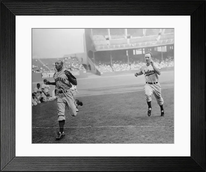 Framed Print : Jesse Owens Racing George Case Framed Print : Jesse Owens Racing George Case
