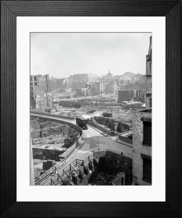 Framed Print : Traffic Moves Thru Guildhall Section