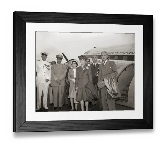 Framed Print : Colombian President and Entourage Pose Framed Print : Colombian President and Entourage Pose