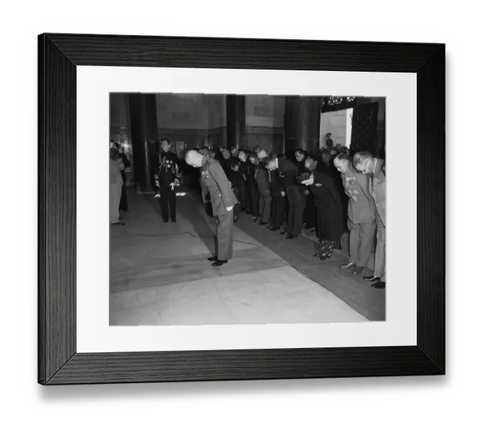 Framed Print : Chiang Kai-Shek & Dignitaries Bowing Framed Print : Chiang Kai-Shek & Dignitaries Bowing