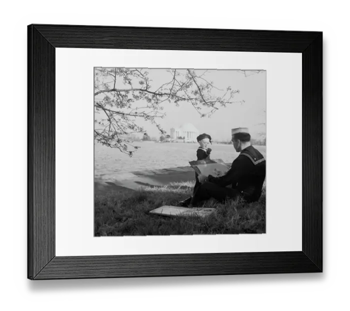 Framed Print : Sailor Drawing Jefferson Memorial Framed Print : Sailor Drawing Jefferson Memorial