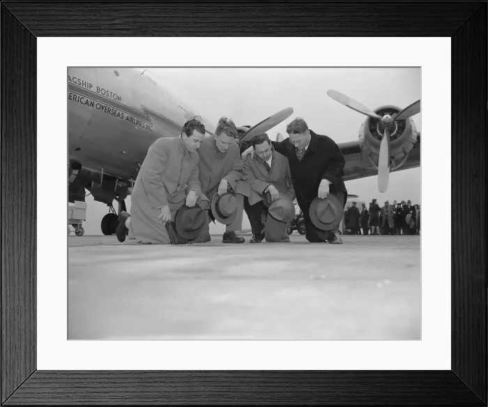 Framed Print : Billy Graham and Other Clergy Kneeling in Prayer Framed Print : Billy Graham and Other Clergy Kneeling in Prayer
