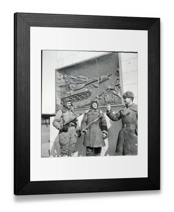 Framed Print : Russian Tank Corpsmen With Tommyguns Framed Print : Russian Tank Corpsmen With Tommyguns