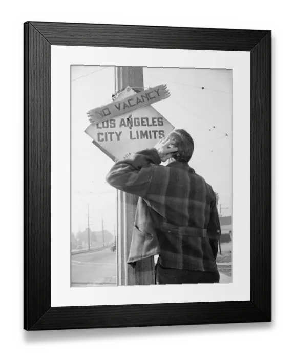 Framed Print : No Vacancy Sign Framed Print : No Vacancy Sign