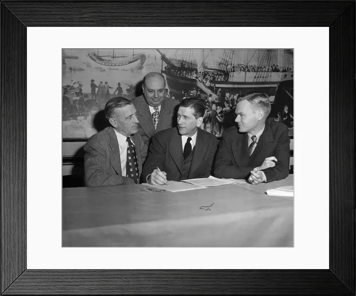 Framed Print : Sports Authorities Planning Campaign Framed Print : Sports Authorities Planning Campaign