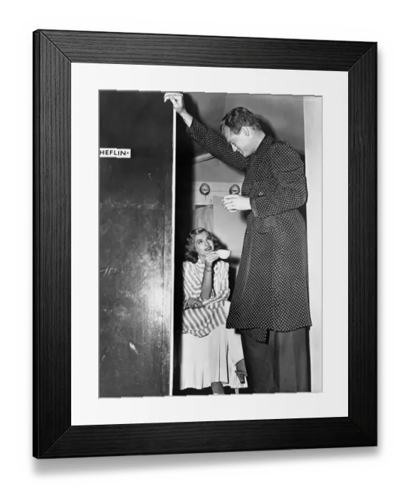 Framed Print : Coffee and Conversation
