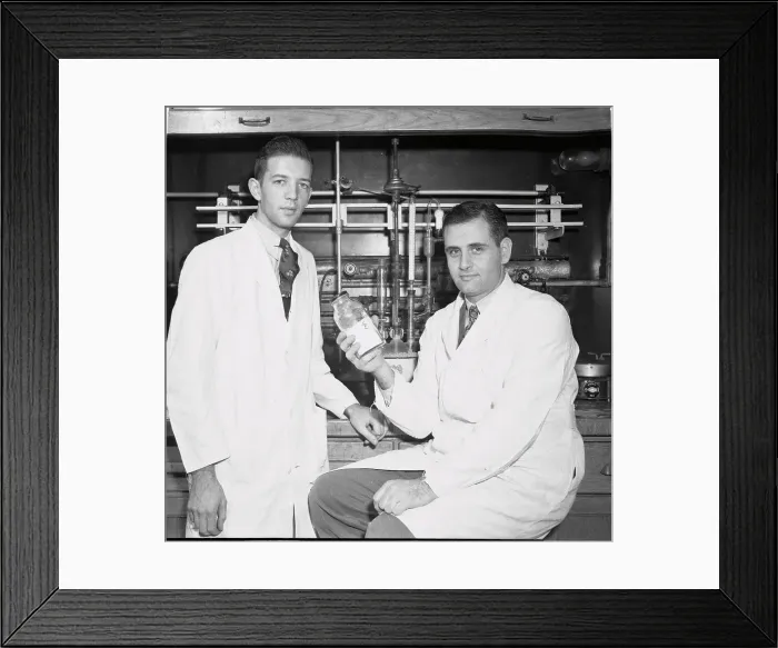 Framed Print : Portrait of Discoverers of New Antimalarial Drug Framed Print : Portrait of Discoverers of New Antimalarial Drug