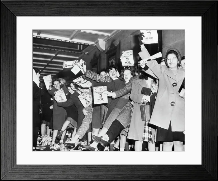Framed Print : Crowds Of Bobby Soxers Cheering Sinatra Framed Print : Crowds Of Bobby Soxers Cheering Sinatra