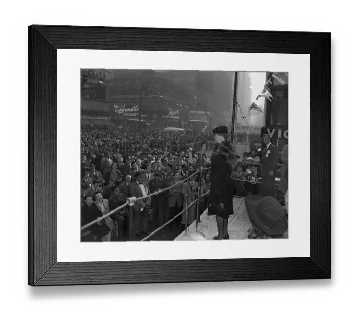 Framed Print : Mrs. Eleanor Roosevelt Addressing Crowd in Times Square Framed Print : Mrs. Eleanor Roosevelt Addressing Crowd in Times Square