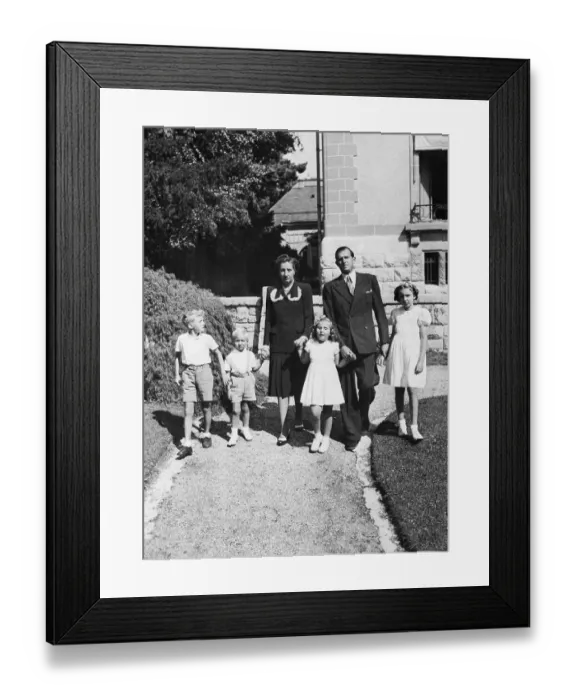 Framed Print : Ddon Juan, Barcelona Duke, Walks W / Wife Framed Print : Ddon Juan, Barcelona Duke, Walks W / Wife