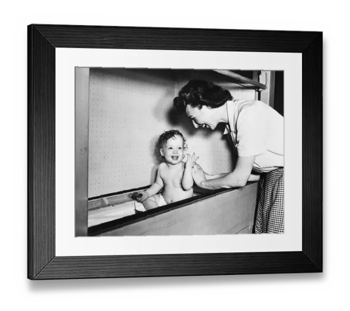 Framed Print : Yvonne Skinner with Daughter Framed Print : Yvonne Skinner with Daughter