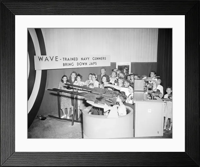 Framed Print : Training Gun At Wave Exhibit In New York Framed Print : Training Gun At Wave Exhibit In New York