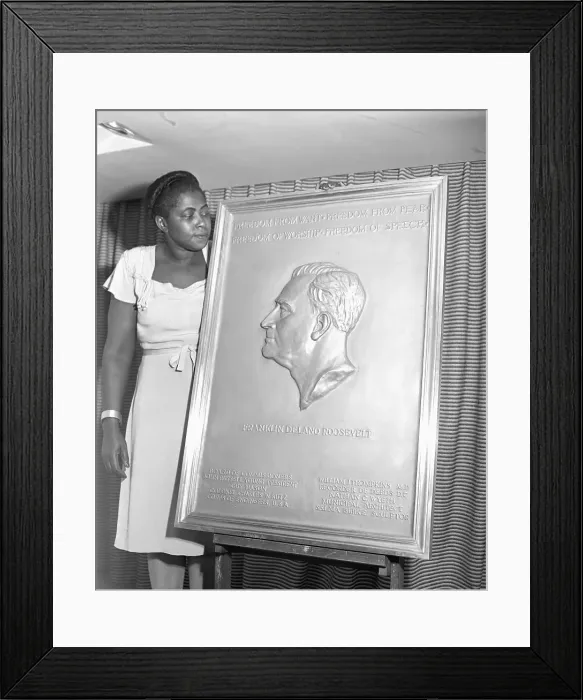 Framed Print : Selma Burke Poses with Plaque Framed Print : Selma Burke Poses with Plaque
