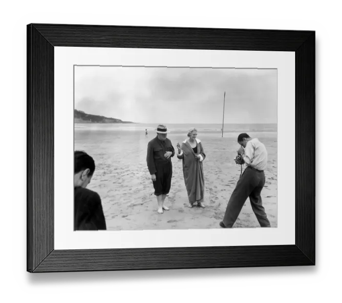 Framed Print : Winston Churchill And Wife Walk On Beach Framed Print : Winston Churchill And Wife Walk On Beach