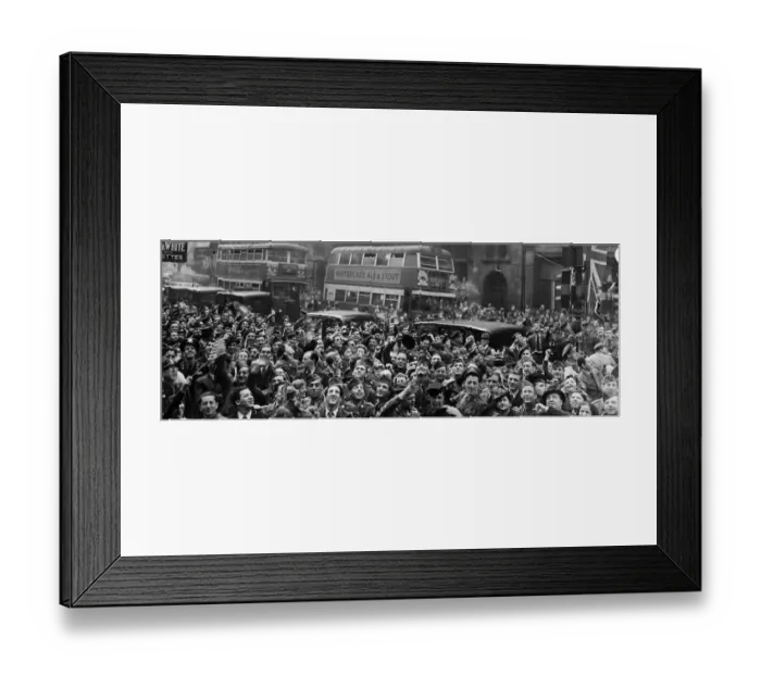 Framed Print : Londoners Celebrating End of War Framed Print : Londoners Celebrating End of War