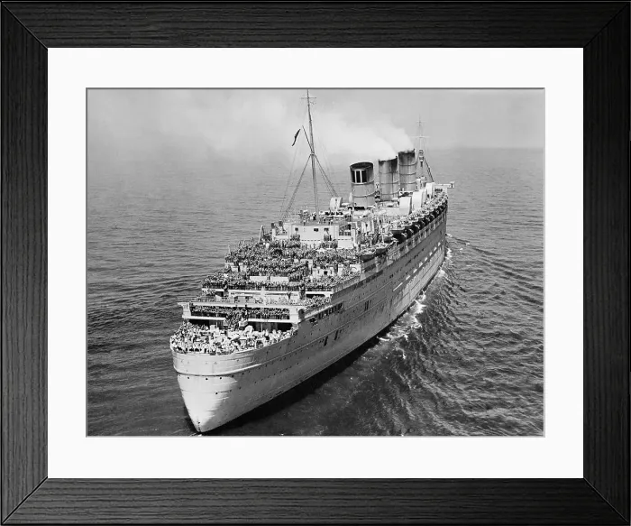 Framed Print : Aerial View of Queen Mary Arriving with Troops Framed Print : Aerial View of Queen Mary Arriving with Troops