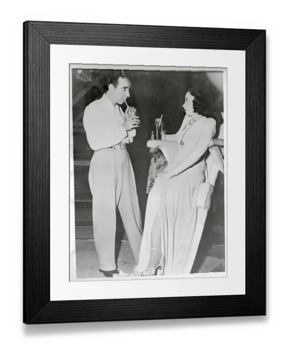 Framed Print : Judy Garland and Vincente Minnelli Talking over Drinks Framed Print : Judy Garland and Vincente Minnelli Talking over Drinks