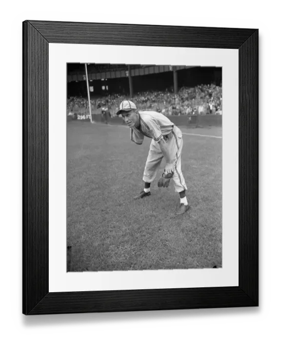 Framed Print : Pete Gray, once-armed left fielder for the St Framed Print : Pete Gray, once-armed left fielder for the St