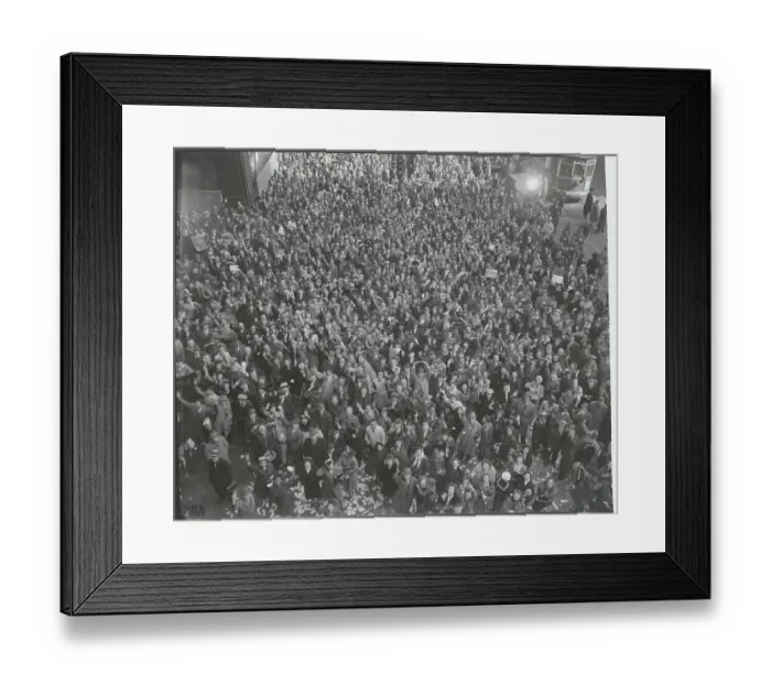 Framed Print : VE Day Celebrations: Chicago 1945 Framed Print : VE Day Celebrations: Chicago 1945