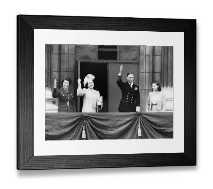 Framed Print : Elizabeth II and Family Framed Print : Elizabeth II and Family