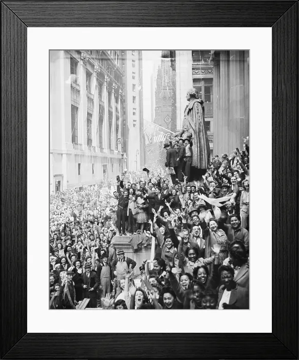 Framed Print : Workers on Wall Street Celebrating the End of WWII Framed Print : Workers on Wall Street Celebrating the End of WWII