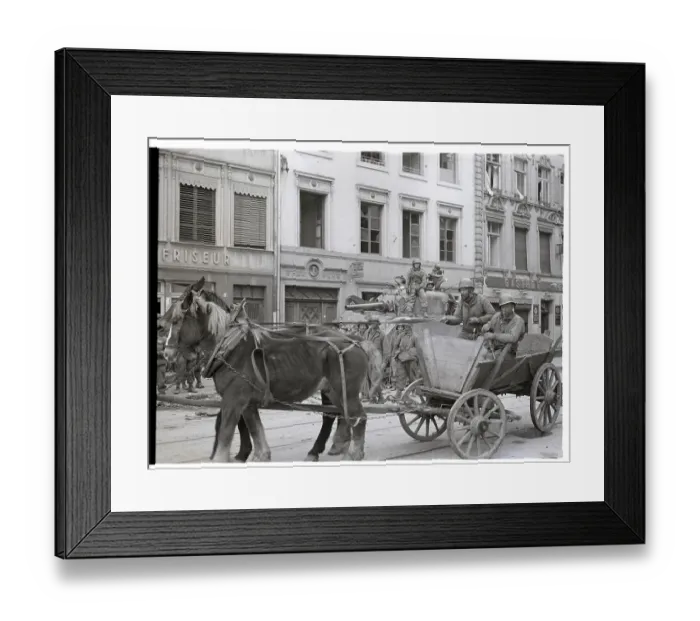 Framed Print : Us Soldiers With Carriage Framed Print : Us Soldiers With Carriage