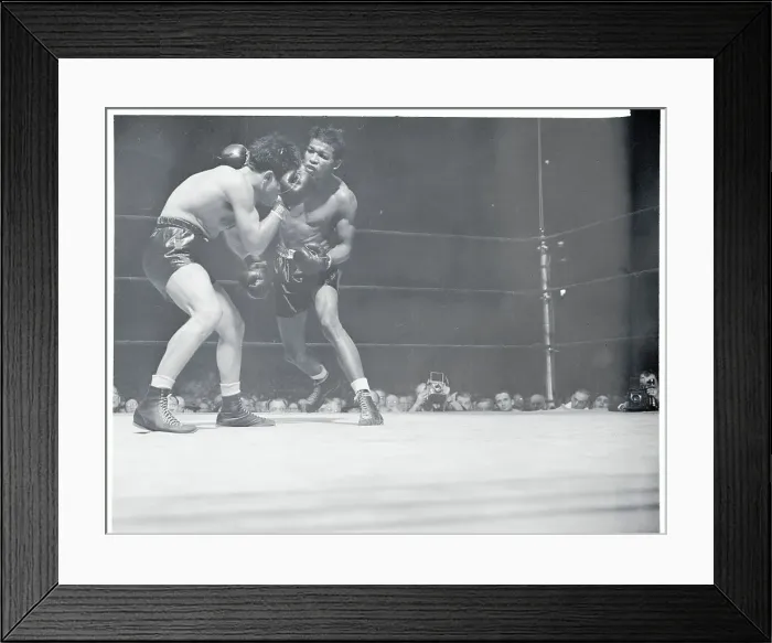 Framed Print : Ray Robinson Boxing Against Jake LaMotta Framed Print : Ray Robinson Boxing Against Jake LaMotta