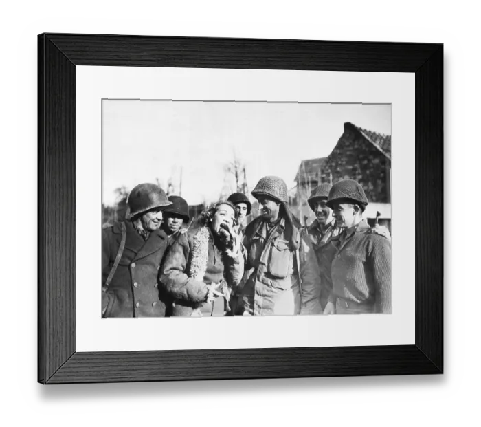 Framed Print : Marlene Dietrich with GIs Framed Print : Marlene Dietrich with GIs