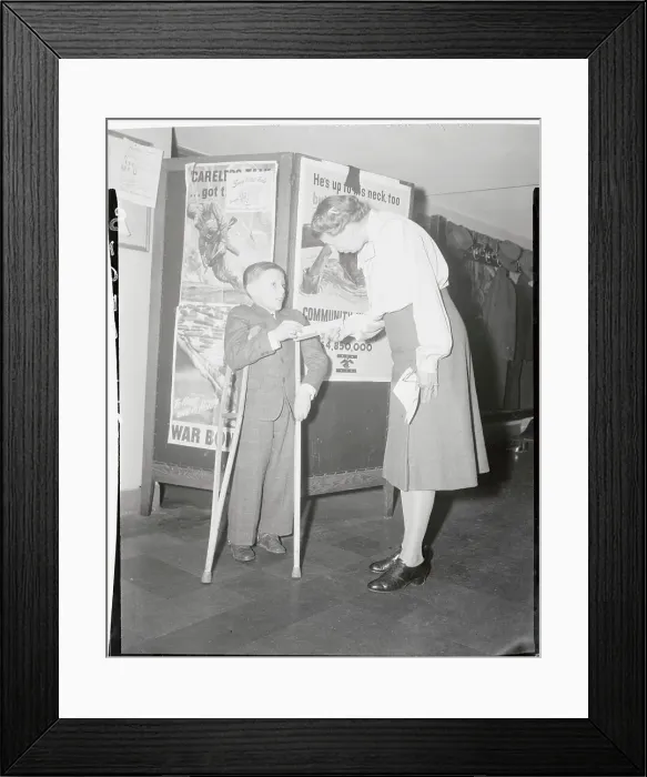 Framed Print : Young Polio Victim with Eleanor Roosevelt Framed Print : Young Polio Victim with Eleanor Roosevelt