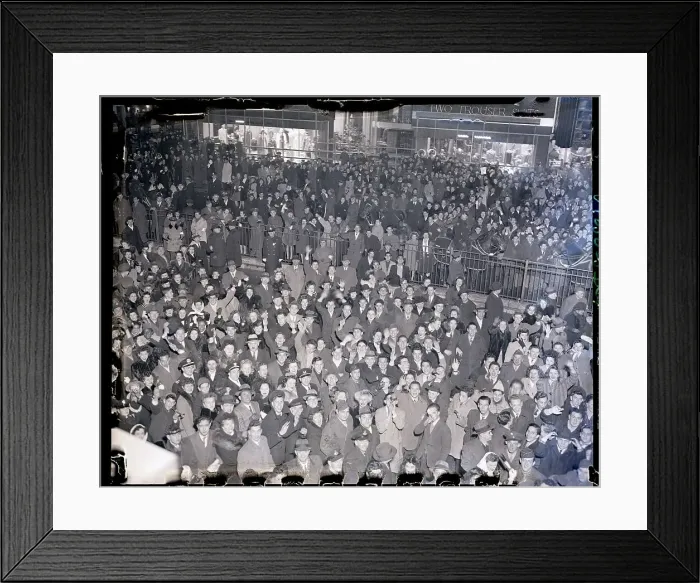 Framed Print : New Years Eve 1944 at Times Square Framed Print : New Years Eve 1944 at Times Square