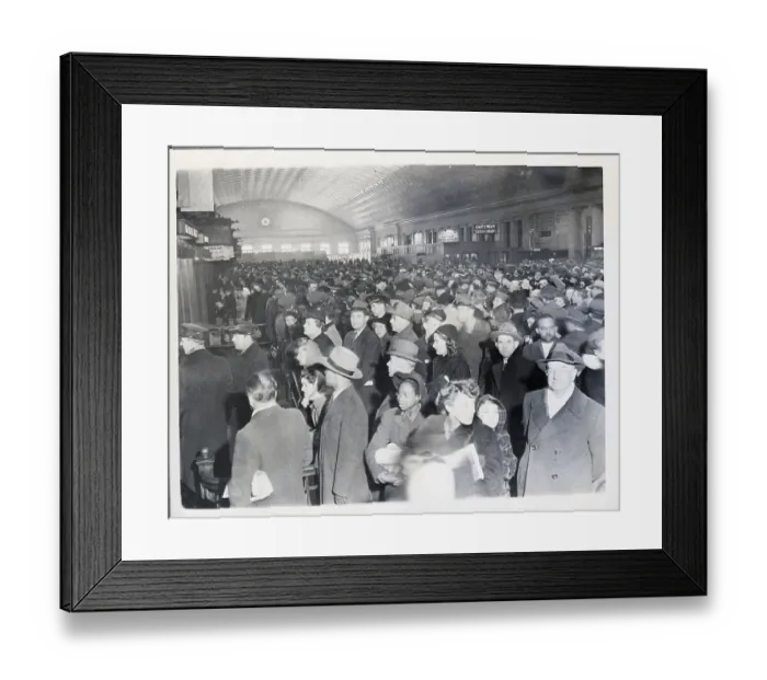 Framed Print : Travelers in Union Station Framed Print : Travelers in Union Station
