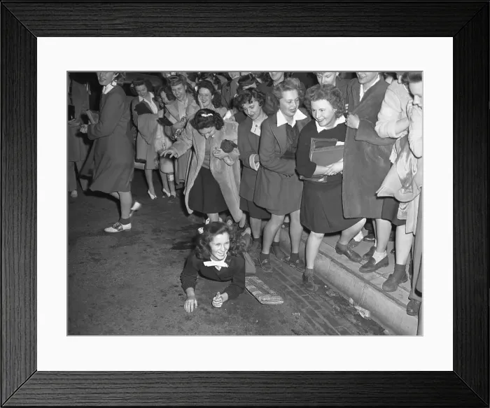 Framed Print : Frank Sinatra Fans Crowd Streets Framed Print : Frank Sinatra Fans Crowd Streets