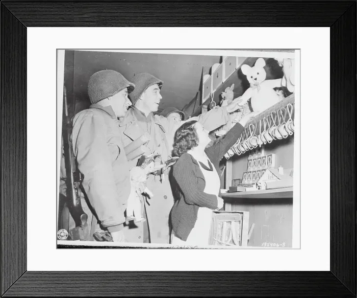 Framed Print : Soldiers Christmas Shopping