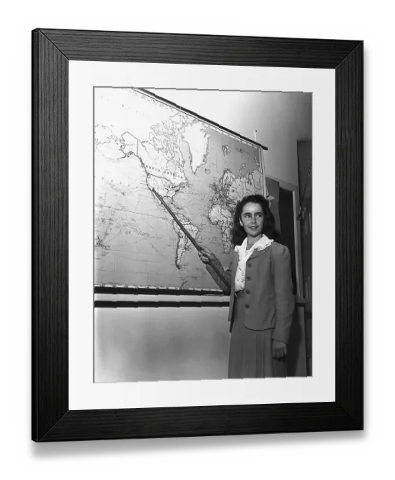 Framed Print : Elizabeth Taylor Pointing to Hollywood Framed Print : Elizabeth Taylor Pointing to Hollywood