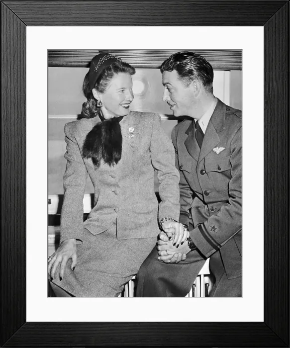 Framed Print : Barbara Stanwyck and Robert Taylor Framed Print : Barbara Stanwyck and Robert Taylor