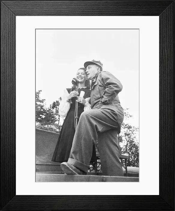 Framed Print : Dinah Shore and Bing Crosby Entertain at USO Show Framed Print : Dinah Shore and Bing Crosby Entertain at USO Show