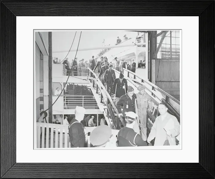 Framed Print : Wounded Soldiers Return Home from Europe Framed Print : Wounded Soldiers Return Home from Europe