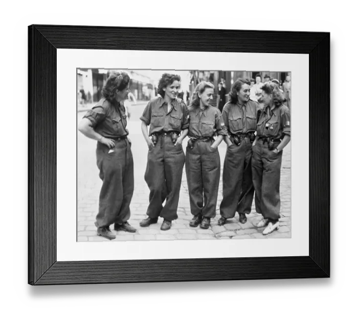 Framed Print : French Women with Allied Forces Framed Print : French Women with Allied Forces