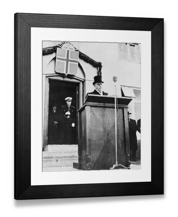 Framed Print : Icelandic President Sveinn Bjornsson Speaking at Parliament Ceremonies Framed Print : Icelandic President Sveinn Bjornsson Speaking at Parliament Ceremonies